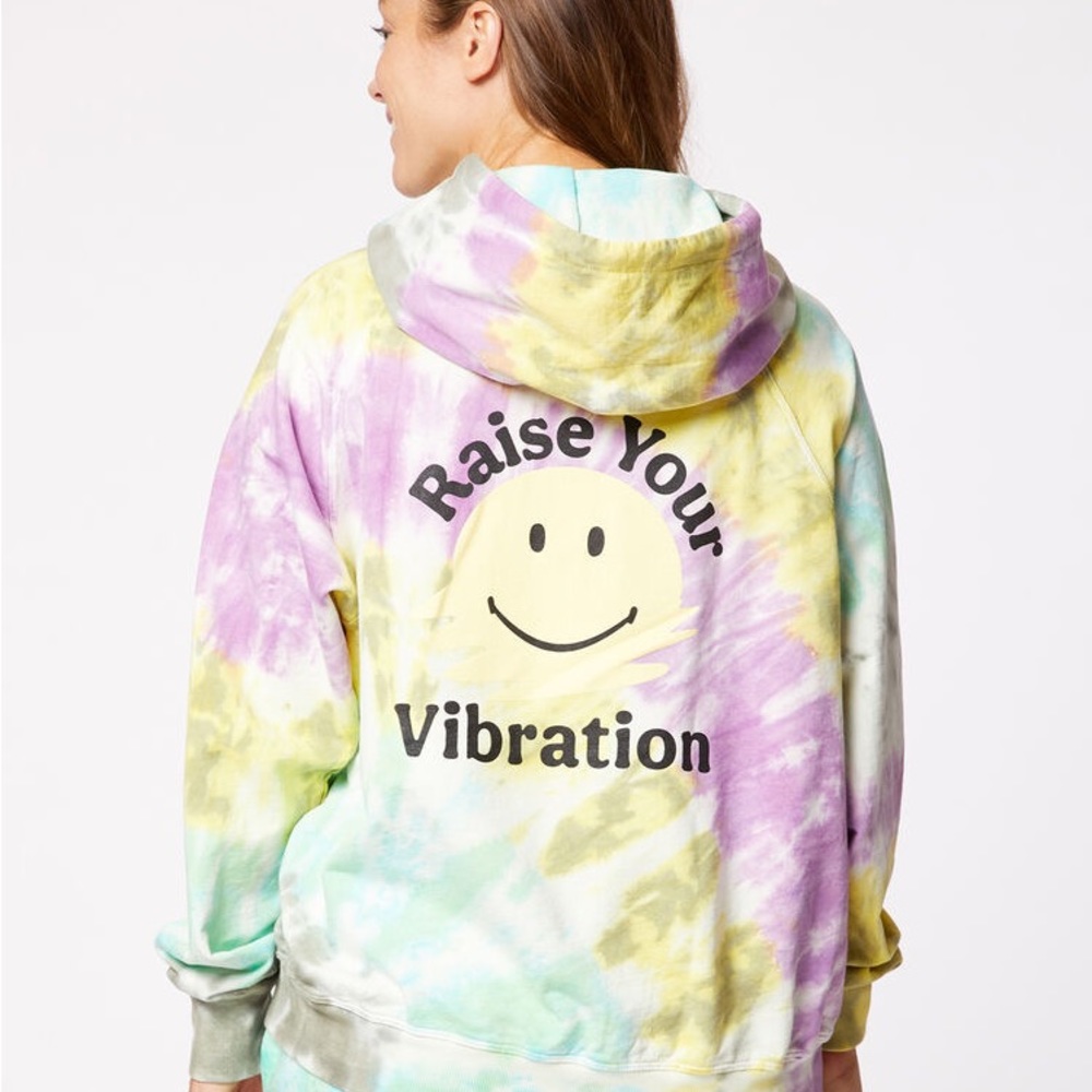 YEAR OF OURS Boyfriend Hoodie Rainbow Tie-Dye women’s size medium M happy face